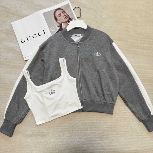 ALO Yoga Gray and White Sweatshirt and pants set - Picture 4 of 6